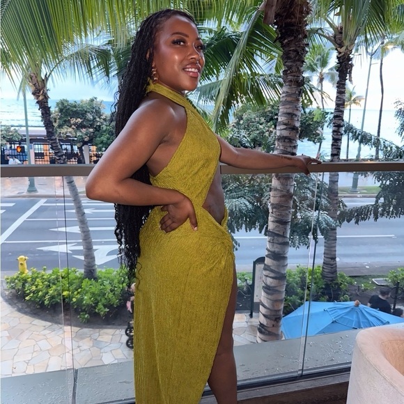 🔥 Stunning Olive Green Cut-Out Maxi Dress – Size Large 🔥 - Picture 3 of 3